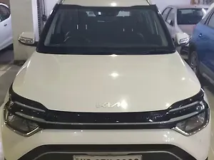 Kia Carens Prestige 1.5 Petrol MT 7 STR