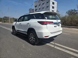 Toyota Fortuner 2.8 4x4 AT
