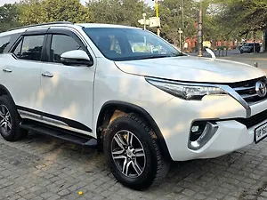 Toyota Fortuner 4x2 AT