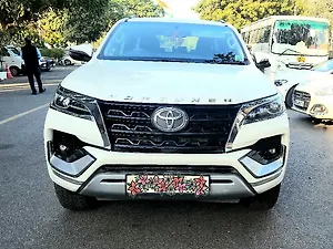 Toyota Fortuner 2.8 4x2 MT