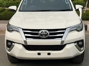 Toyota Fortuner 4x2 AT