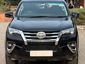 Toyota Fortuner 4x2 AT