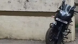 Bajaj Pulsar 220S Standard