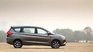 Toyota Rumion Right Side View