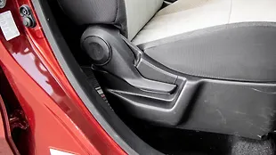 Maruti Suzuki Wagon R Seat Adjustment Manual for Driver Maruti Suzuki Wagon R Seat Adjustment Manual for Driver