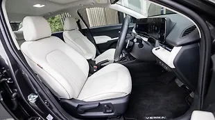 Hyundai Verna Front Row Seats