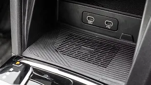 Mahindra XEV 9e USB Port/AUX/Power Socket/Wireless Charging