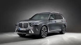 BMW X7 Left Front Three Quarter