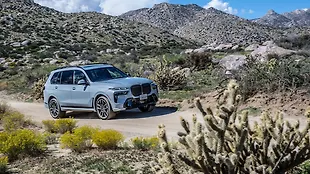 BMW X7 Right Side View