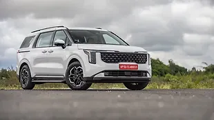 Kia Carnival Right Front Three Quarter