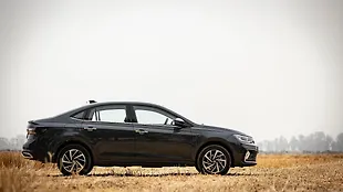 Volkswagen Virtus Right Side View