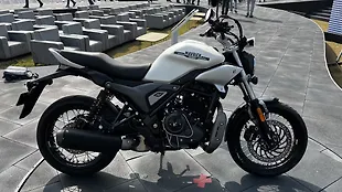 Hero Mavrick 440 Right Side View