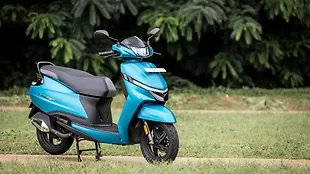 TVS Jupiter Right Front Three Quarter