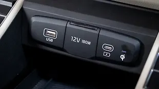Kia Carens Clavis USB Port/AUX/Power Socket/Wireless Charging