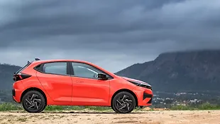 Tata Altroz Right Side View