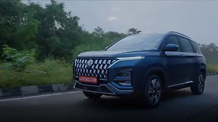 MG Hector Plus Left Front Three Quarter