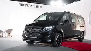 Mercedes-Benz V-Class Left Front Three Quarter