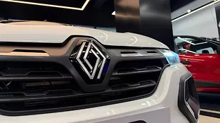 Renault Kwid Front Logo Renault Kwid Front Logo