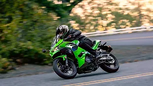 Kawasaki Ninja 500 Riding