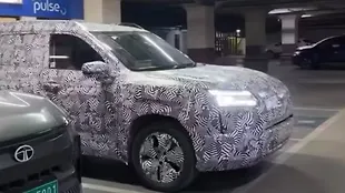 MG Hector Hawk Right Front Three Quarter