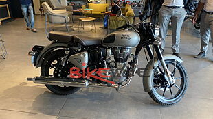 Royal Enfield Classic Gunmetal Grey Price, Images & Used Classic ...