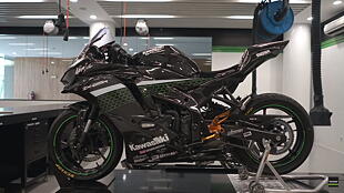 Kawasaki Ninja ZX-25R race kit introduced in Indonesia