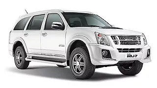 इसुज़ू mu7 [2014-2017] ठीक सामने तीन चौथाई
