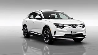 विनफ़ास्ट VF 8 ठीक सामने तीन चौथाई