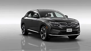 विनफ़ास्ट VF 8 ठीक सामने तीन चौथाई