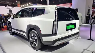 हुंडई आयनिक 9 लेफ्ट रियर थ्री क्वार्टर