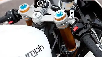 Triumph Daytona 675r Price Images Used Daytona 675r Bikes Bikewale Triumph Daytona 675r Price Images Used Daytona 675r Bikes Bikewale