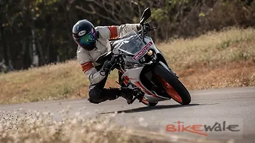 KTM RC 200 Cornering KTM RC 200 Cornering