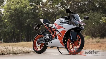KTM RC 200 Front three-quarter KTM RC 200 Front three-quarter