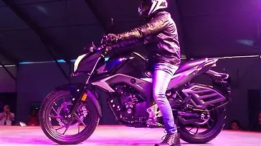 Honda CB Hornet 160R detailed picture gallery - BikeWale