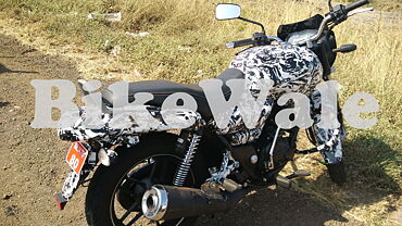 Bajaj's new commuter motorcycle spied again - BikeWale