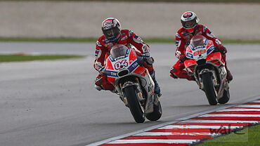 MotoGP Malaysia: Dovi wins, Lorenzo denied, championship still open