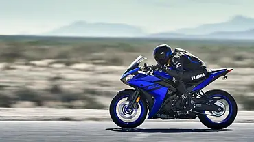 Lorenzo rides with Yamaha R3 owners at BIC - BikeWale