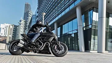 Euro4 compliant Ducati Diavel Carbon now available in India - BikeWale