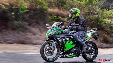 Kawasaki Ninja 300 ride photo gallery - BikeWale