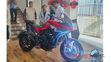भारत में लॉन्च हुई सबसे महंगी 800cc टूरिंग मोटरसाइकिल