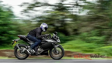 Suzuki Gixxer SF 250 Action