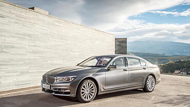 Discontinued BMW 7 Series 2013 Front View