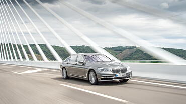 Discontinued BMW 7 Series 2013 Front View