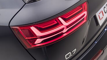 Discontinued Audi Q7 2015 Exterior