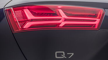 Discontinued Audi Q7 2015 Tail Lamps