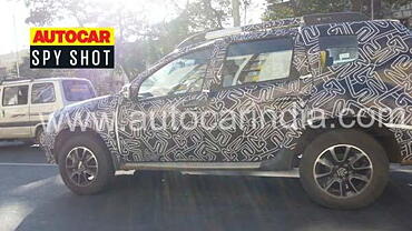 Renault Duster facelift spotted on test ahead of probable Auto Expo debut