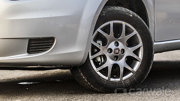 Fiat Punto Pure [2016-2017] Wheels-Tyres
