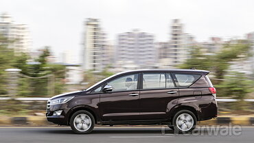 Toyota Innova Crysta Exterior Images & Photo Gallery - CarWale
