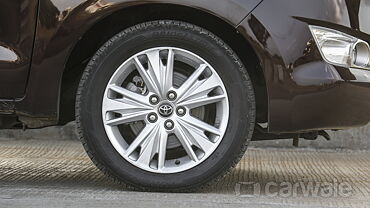 Discontinued Toyota Innova Crysta 2016 Wheels-Tyres