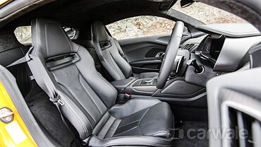 Audi R8 Front-Seats